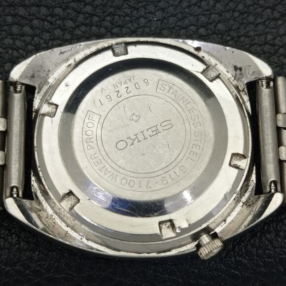 Vintage 1987 Square Seiko Automatic Mens Silver Watch W/daydate & Black accents - Picture 8 of 10